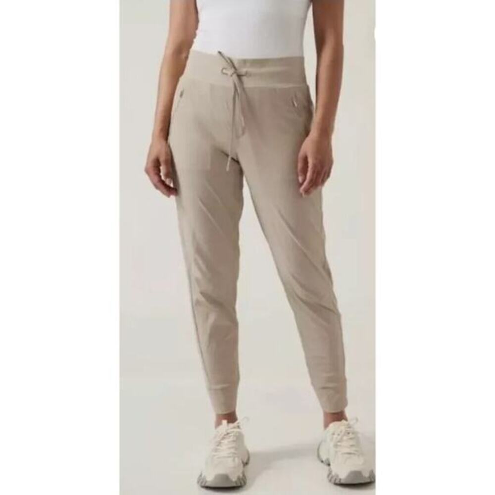Athleta Trekkie‎ North High Rise Jogger in Khaki Tan Sand Size 8 Pockets Gym